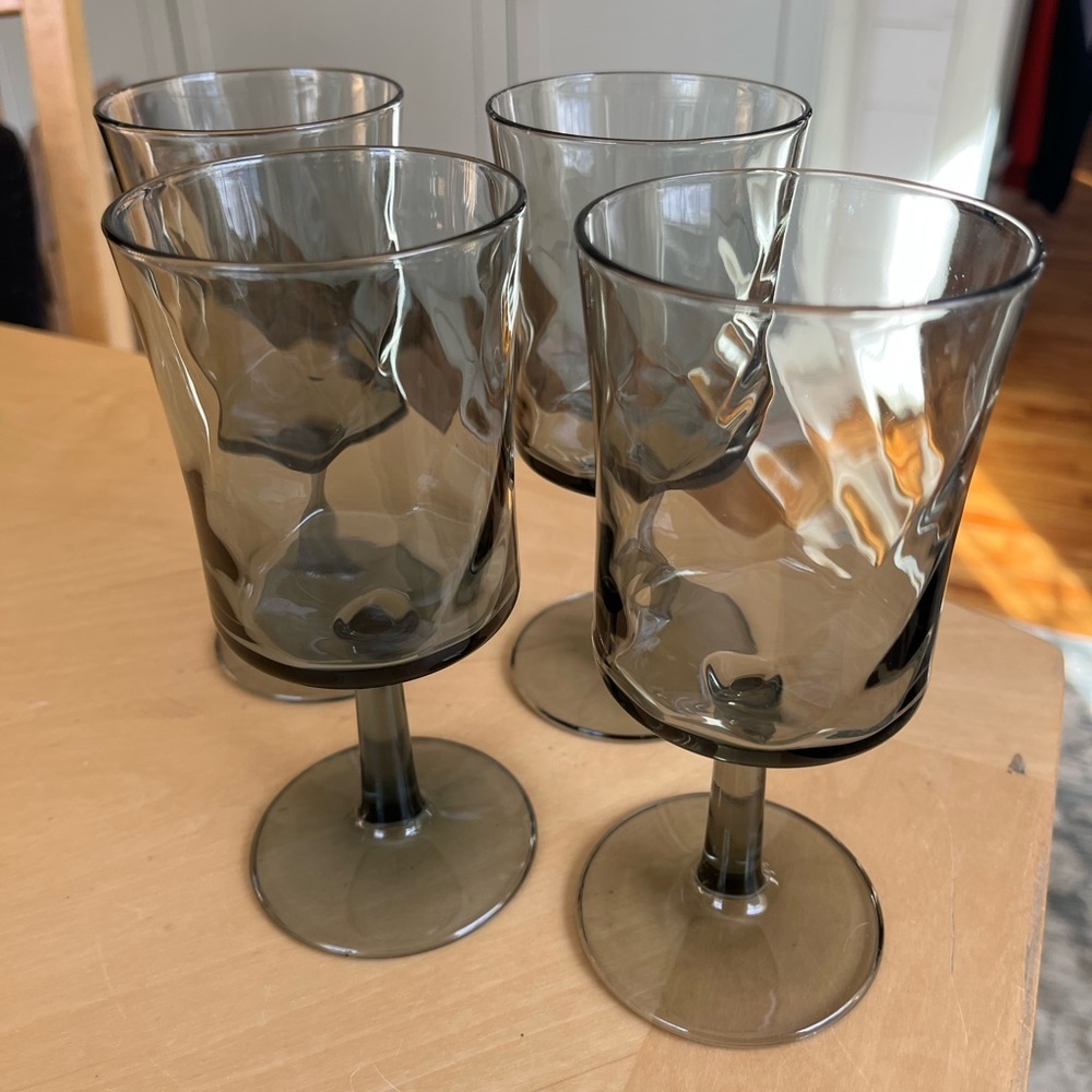 Vintage Libbey Smoke Gray Optic Swirl goblet set of 4, 8 oz. - Picture 4 of 16